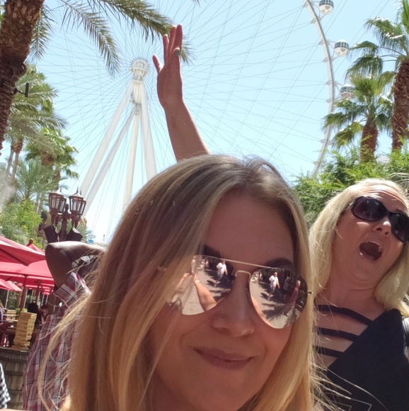 Meet your Posher, Lindsay - Picture 2 of 10